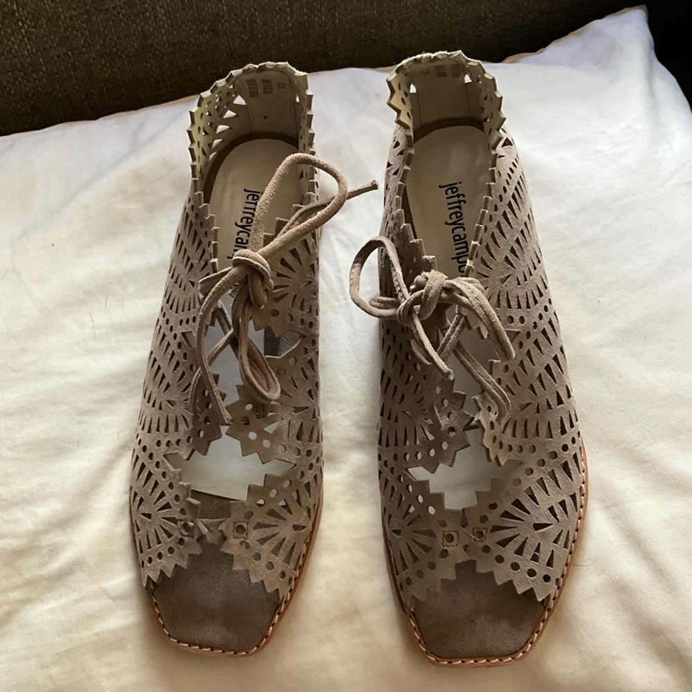 Jeffrey Campbell new Espejo suede laser cut open front shoes in taupe 6.5